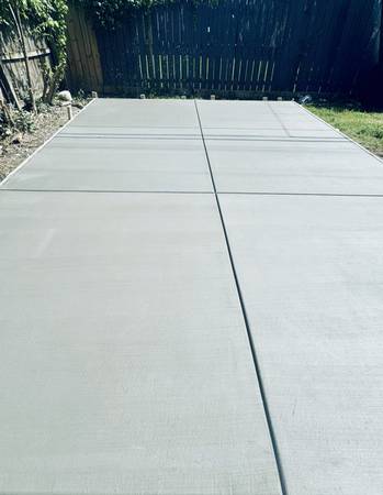 Large smooth concrete slab with control joints