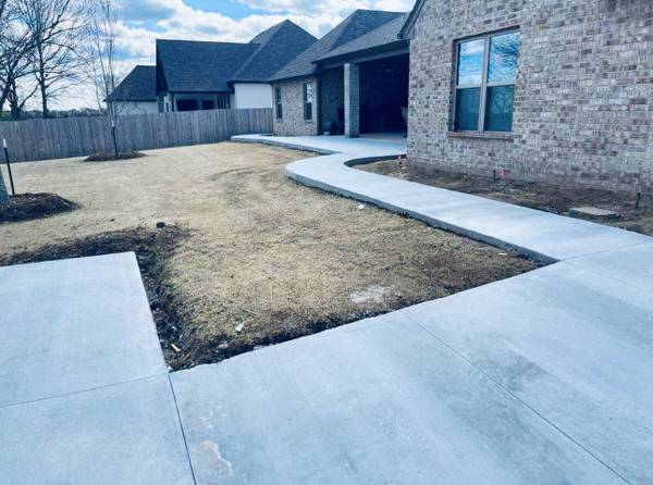Curved entry walkway